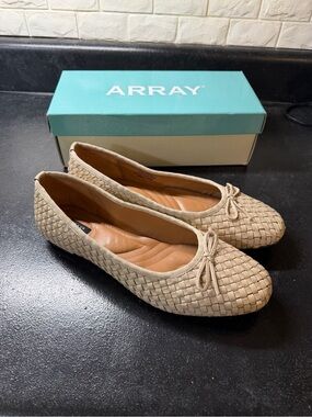 ARRAY Women's Woven Ballet Flats in Tan with Petite Bow